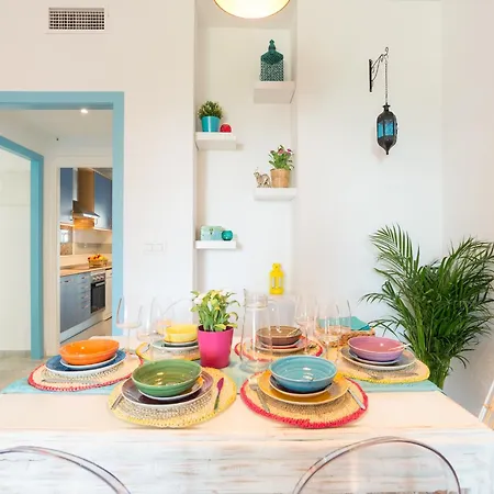 Beachfront With Pool, Bikes Apartment