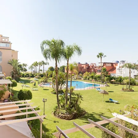 Beachfront With Pool, Bikes Apartment