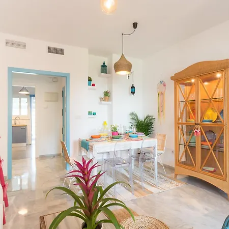 Beachfront With Pool, Bikes Apartment *
