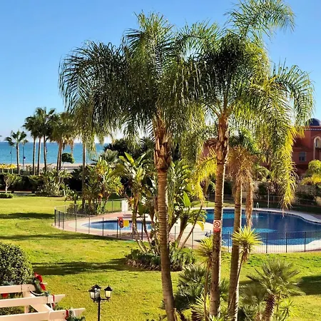 Beachfront With Pool, Bikes Apartment *
